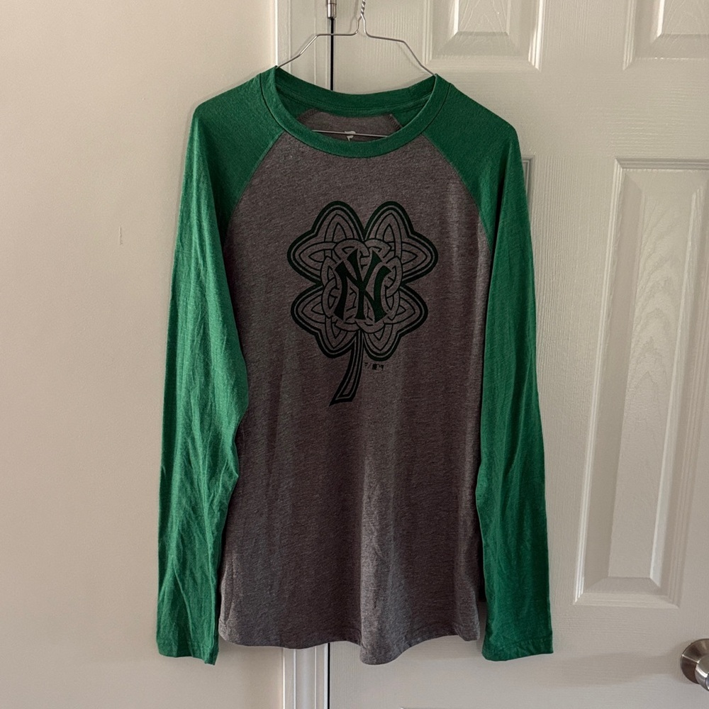 Fanatics New York Yankees long sleeve T shirts. Large